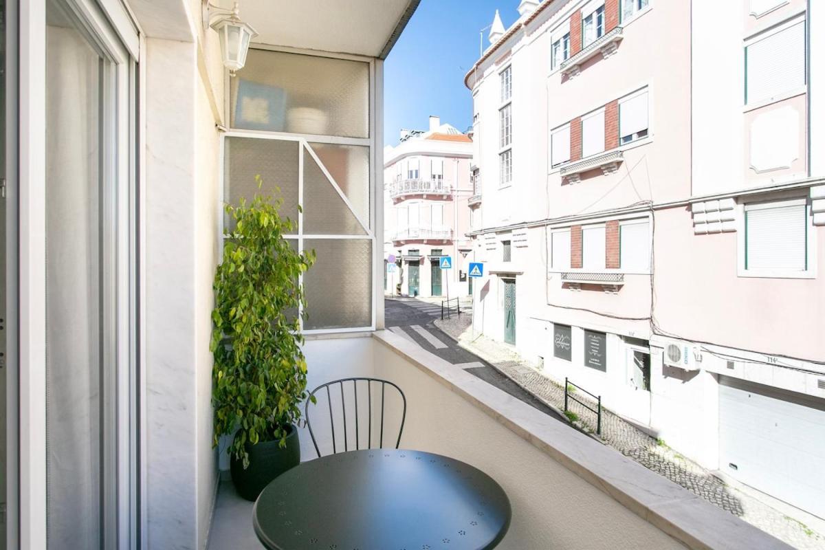Historic Center River View Balcony Apartment Lisbon